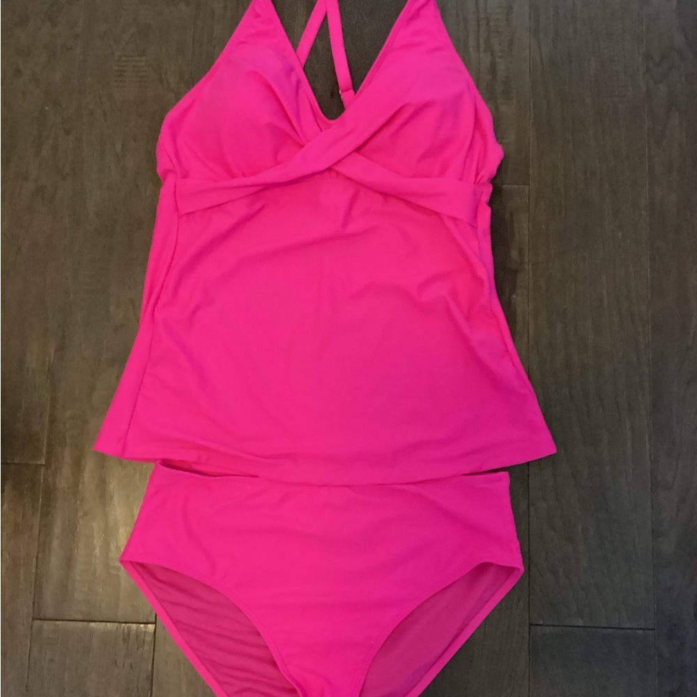 Women’s Large Pink Tankini Swimsuit in Hot Pink w/criss cross top